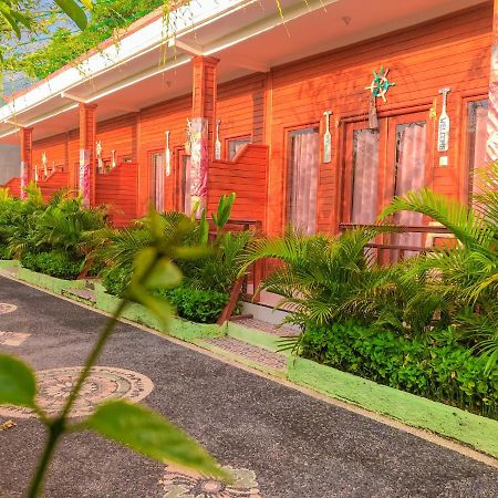 Auora Guest House Нуса-Лембонган Экстерьер фото