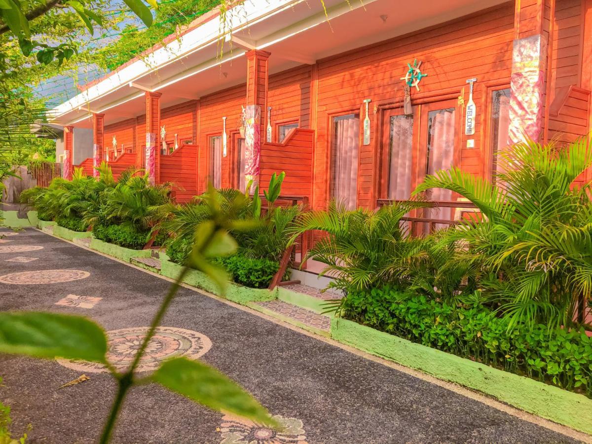 Auora Guest House Нуса-Лембонган Экстерьер фото