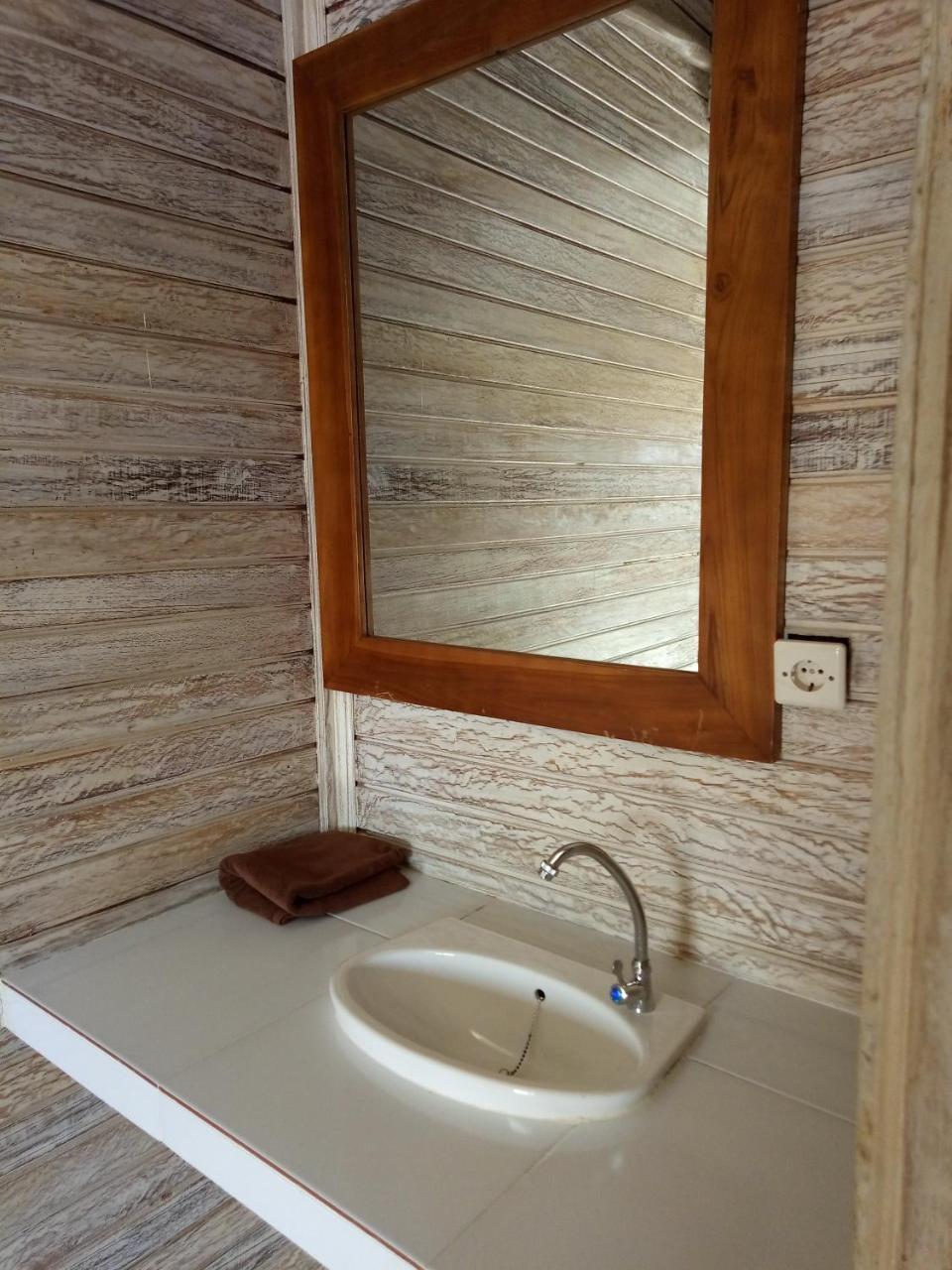 Auora Guest House Нуса-Лембонган Экстерьер фото